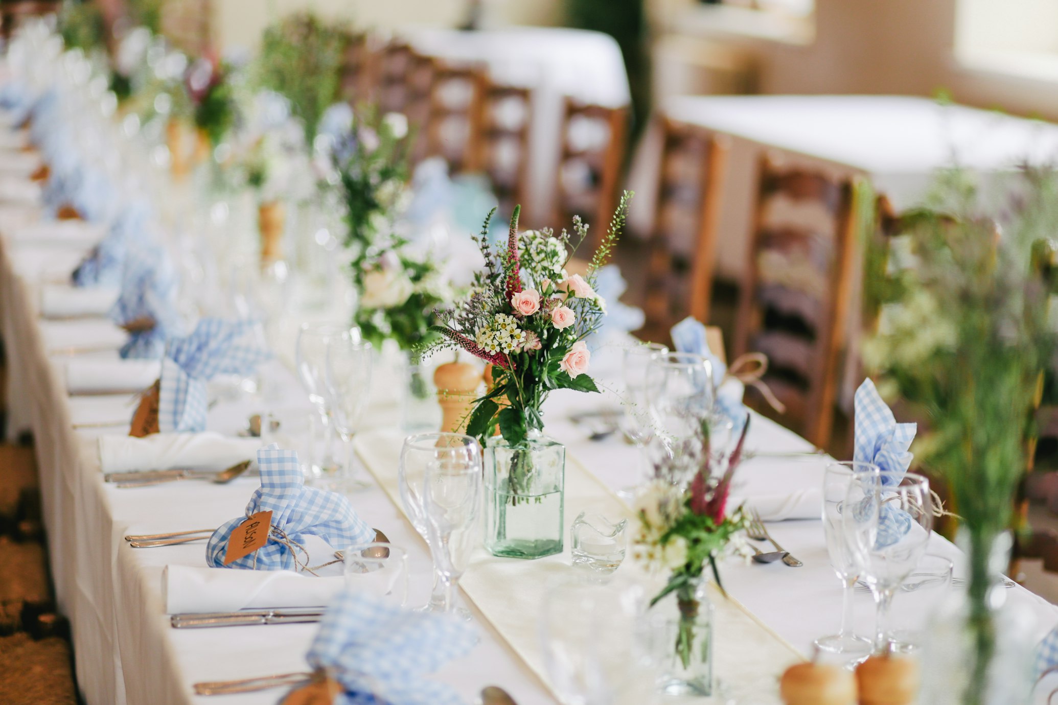 Elegant wedding ceremony at Lakeview